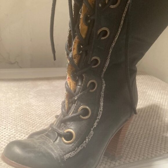 Seychelles Lace up  heeled boots - Picture 2 of 6